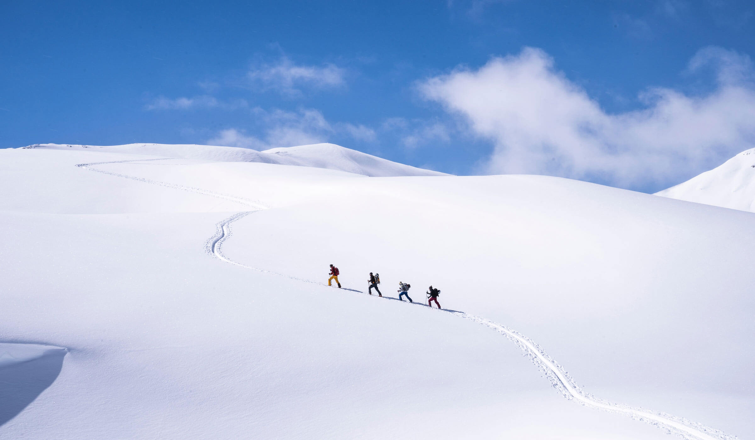 Skitourengruppe in den Livigno Alps, CH. Foto: Hendrik Morkel