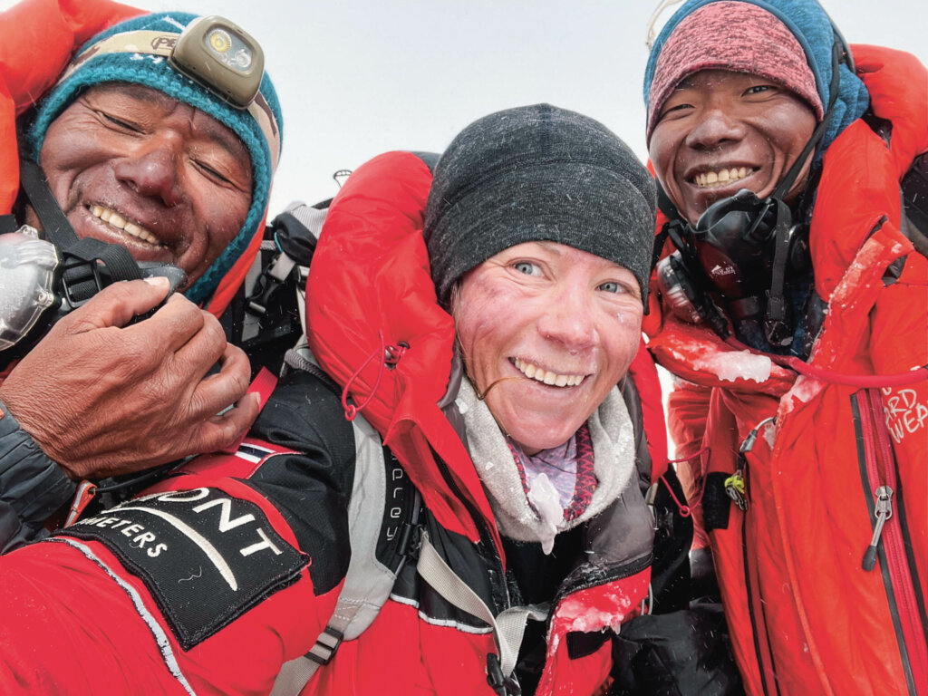 Pasdawa Sherpa, Kristin und Dawa Ongchu Sherpa am Gipfel des Mount Everest, 22. Mai 2022.
